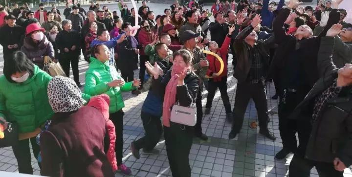 ���R�������ˇ�ƽ��(hu��)�A�M(m��n)�ɹ�